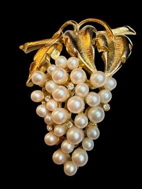 Vintage Crown Trifari Faux Pearl Grape Cluster Brooch Pin Gold Tone 1960s Signed